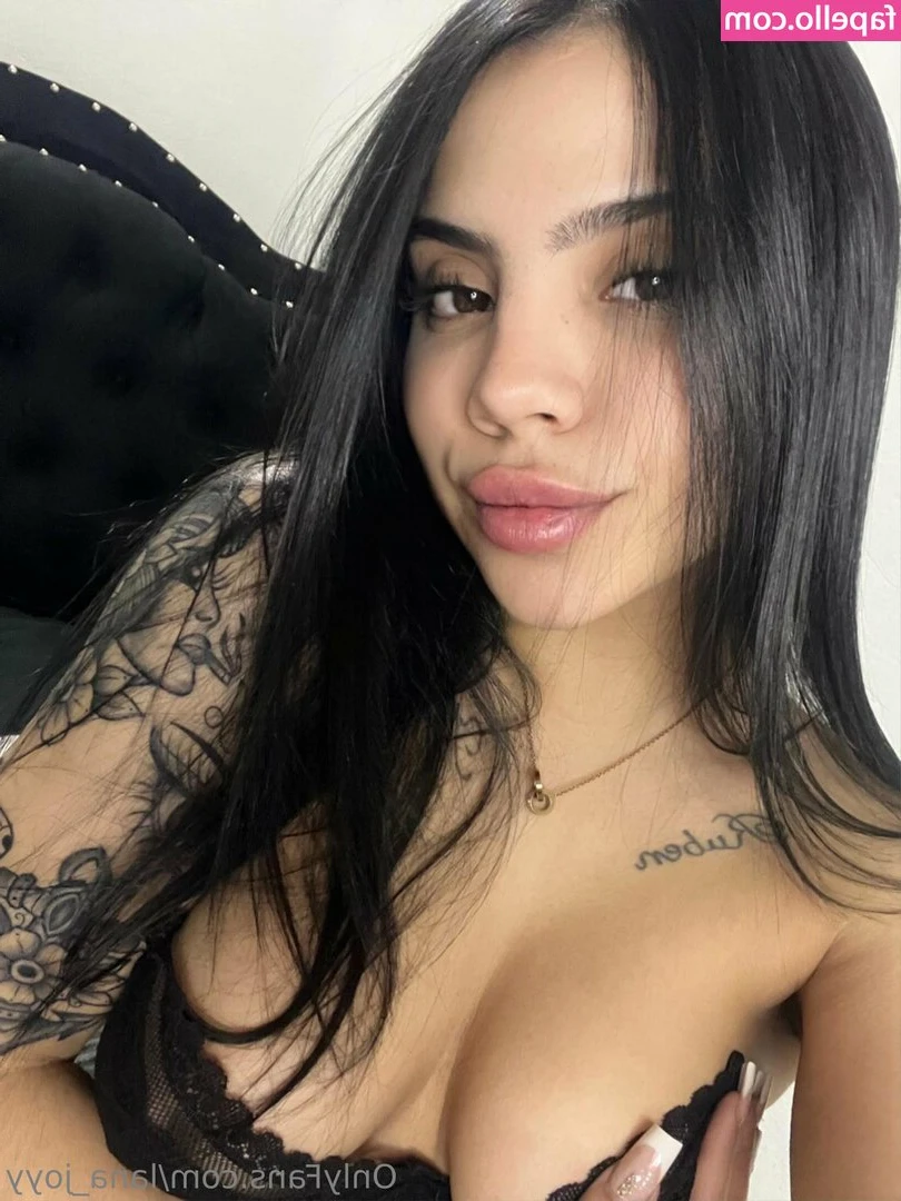lana_joyy [ lana-joyy ] - Would you smoke with me        Makes me so Fucking horny    Xxxx
