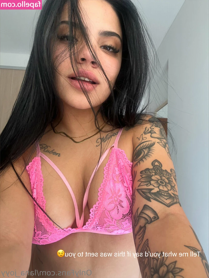 lana_joyy [ lana-joyy ] - La calentura me da en cualquier momento me ayudas  The fever gives me