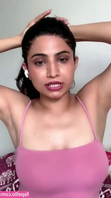 Aradhna Dangi [ aradhna-dangi ] - Rica morena le encanta follar modelando lencería   andreaburgos