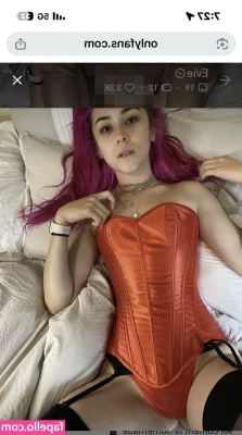 evie_0133 [ evie-0133 ] - Getting cozy  hbu