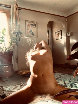 Siartemis Gypsyrosebud_ [ siartemis-gypsyrosebud ] - Why would a woman like Me ever want a fucking loser like you? Never.