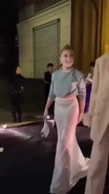 Florence Pugh [ florence-pugh ] - Fun with some Polaroids
