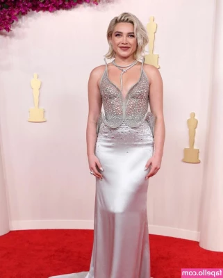 Florence Pugh [ florence-pugh ] - Playtime