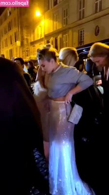 Florence Pugh [ florence-pugh ] - Gimme some love  horny rn