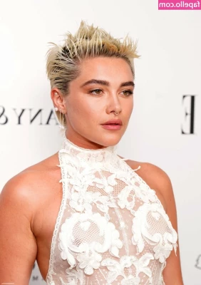 Florence Pugh [ florence-pugh ] - Another day  preparing for another steamy latex session