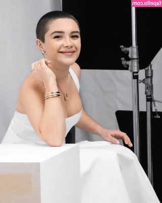 Florence Pugh [ florence-pugh ] - If anyone wants to buy any of these lingerie sets for me I'll model part 1