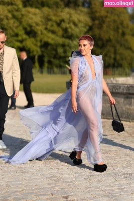 Florence Pugh [ florence-pugh ] - Going live in about 30 mins midnight UK time be there online or be