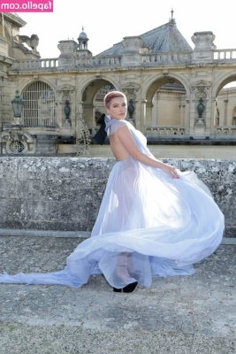 Florence Pugh [ florence-pugh ] - SUBSCRIBE FOR FREE   theeresaaSweet and gentle  but also terribly