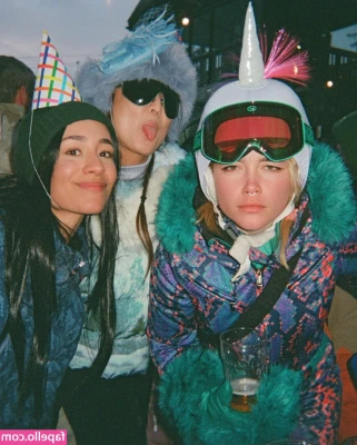 Florence Pugh [ florence-pugh ] - Good morning cutie 💋 Guess what? I’m now accepting Snapchat