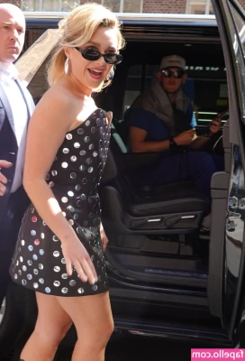 Florence Pugh [ florence-pugh ] - So I managed to lock myself out of my apartment and car this morning.