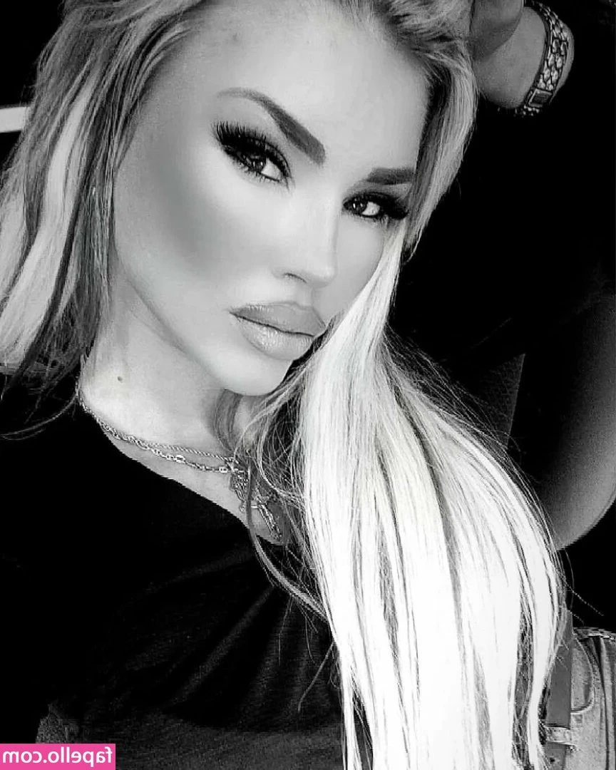 CINDY BREUER [ cindy-breuer ] - someone cum give me a kiss 💋 a friday gift me for me 😋