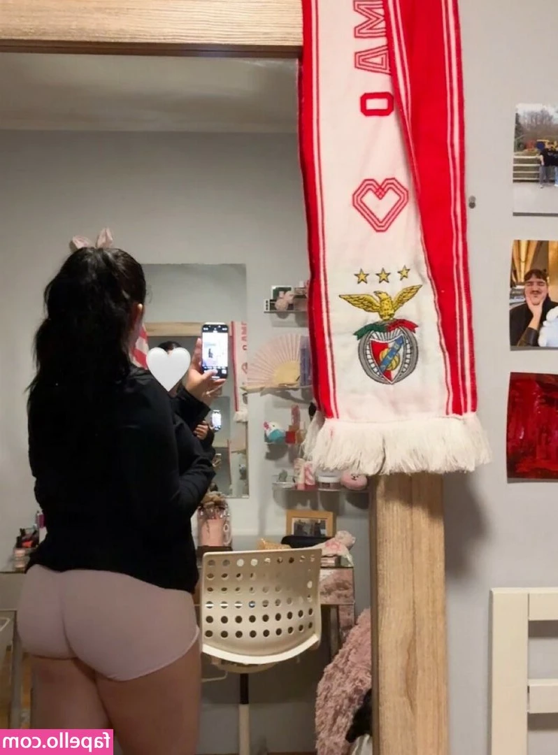 ninaaluvsu - Naked in bed with my gorgeous hair out   Would you fuck me hard and