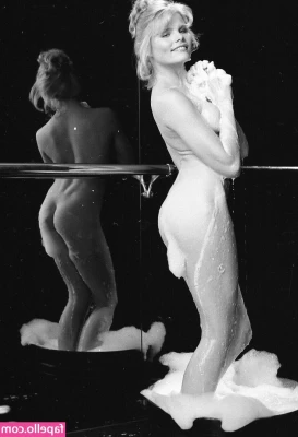 Mariel Hemingway [ mariel-hemingway ] - pedi reveal 🫣 can i rub & scrunch them on ur face??