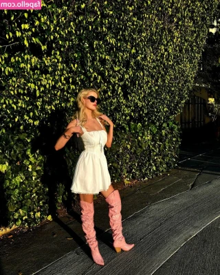 Mckenzie Hewson [ mckenzie-hewson ] - Hey there  like what ya see    just kinda testing the waters