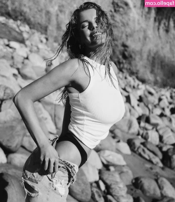 Mckenzie Hewson [ mckenzie-hewson ] - I think that you want to be the one who is holding my boobs 😏