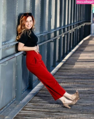 Elizabeth Zharoff [ elizabeth-zharoff ] - I hate to dress up only to be stood up  I need to get my pussy stuffed
