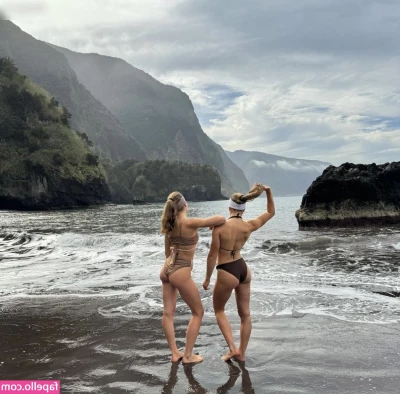 Anabel und Maria Glocker [ anabel-und-maria-glocker ] - Let my fire destroy you and then hold you and keep you warm and safe 