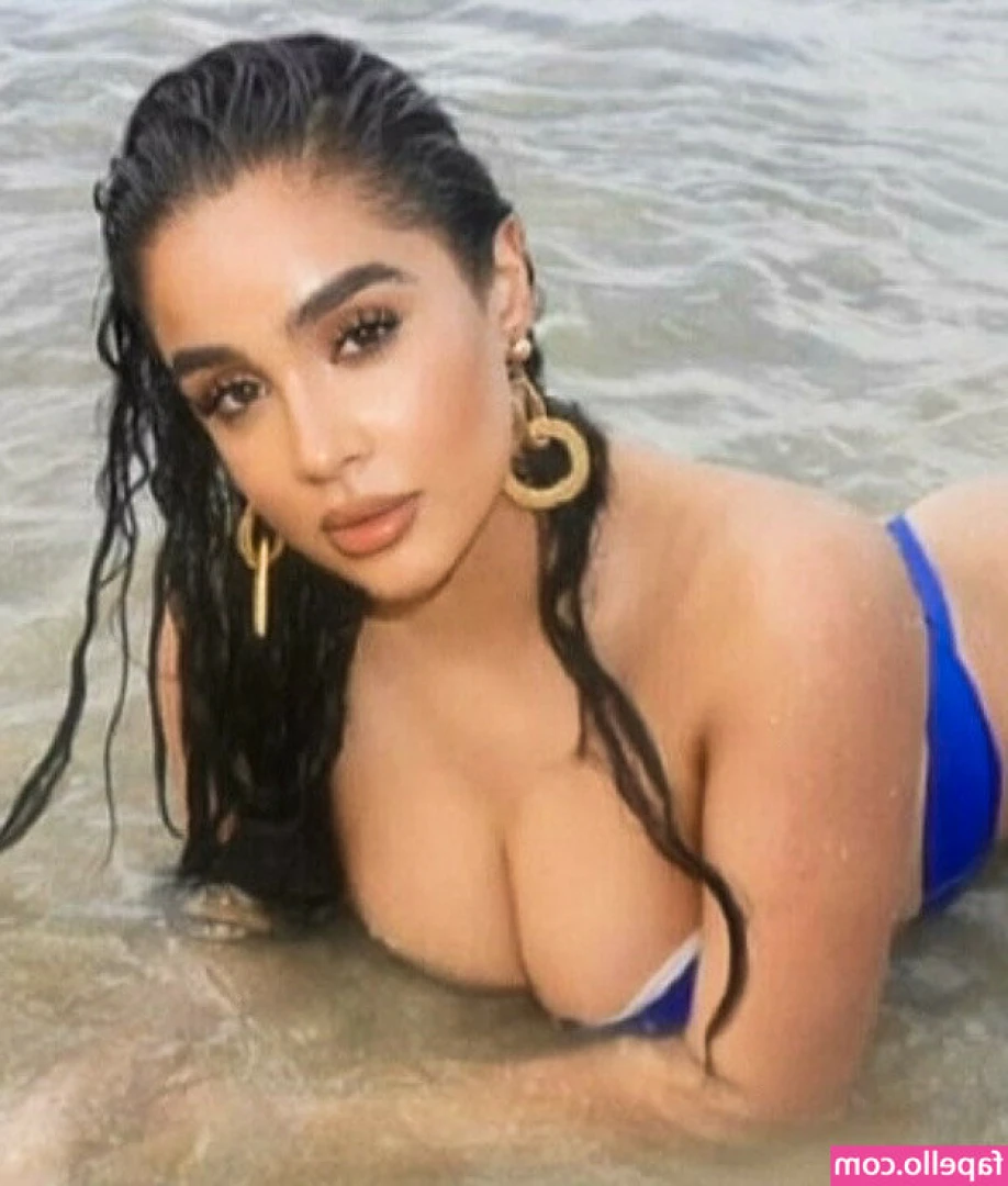 Denise Gonzalez [ denise-gonzalez ] - Next post my pussy comes out