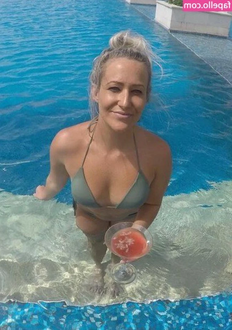 Alana - Let me know what you think of my bikini 😘