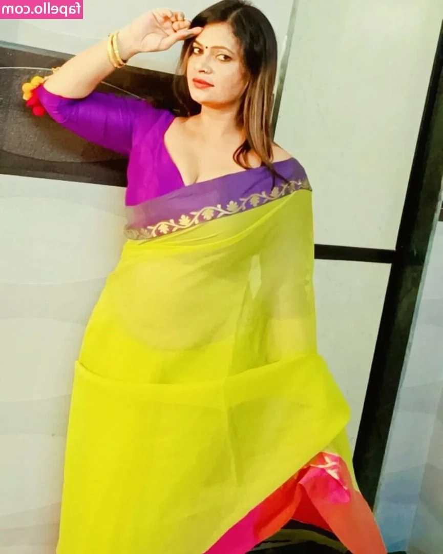 Malavika Tomar [ malavika-tomar ] - Adivina por donde me lo metí 🤭