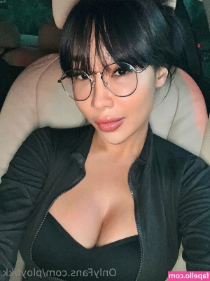 ploybkk - Tu y yo aplaudiendo toda la noche sin usar las manos  no sé 