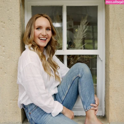 Abbie Dewhurst [ abbie-dewhurst ] - Happy Monday  Just hanging out chilling with no panties on