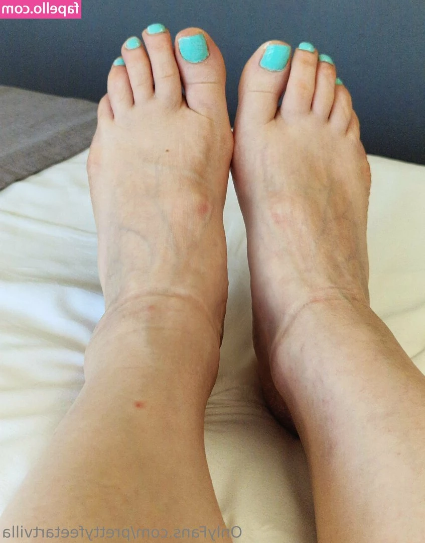 prettyfeetartvilla - Down on your knees... Mama wants to get pleased 😌