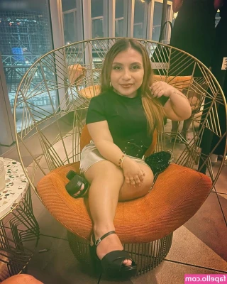 Dru Presta [ dru-presta ] - Would you lick me like this  while I spread my legs open on my chair 