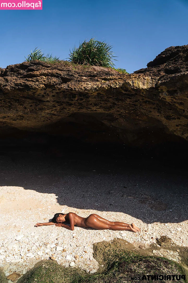 Sunkissed Siren [ sunkissed-siren ] - Tu aimes bien les jupes