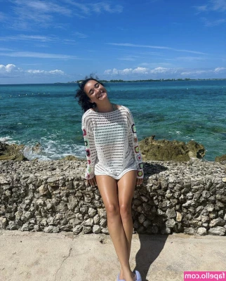 Meghan Lane [ meghan-lane ] - Good morning foot lovers!
