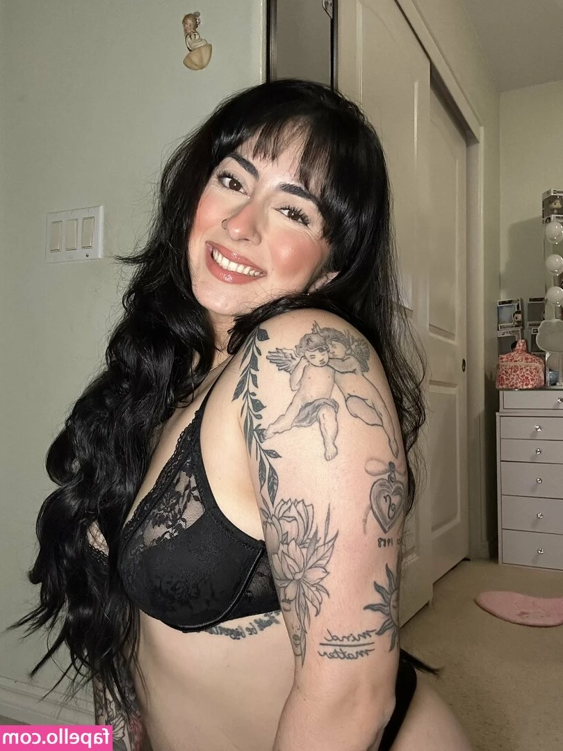 tooturnthailey - I want my body covered in your spit