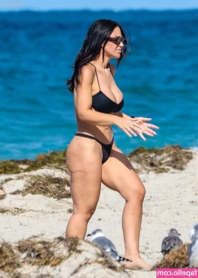 Lauren Pisciotta [ lauren-pisciotta-1 ] - Hope you had amazing holidays