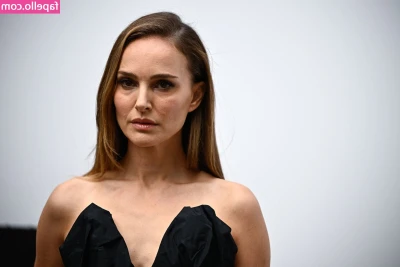 Natalie Portman [ natalie-portman ] - I love taking pics like this one 🤩 I also love my ass 🔥🍑 You part 1