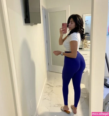 Champagnedenn - I am so horny  Please chat me