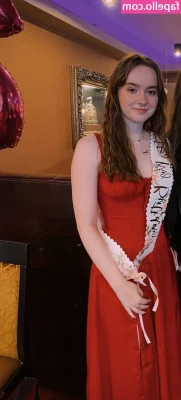 Laura Anne [ laura-anne ] - choices ... 🍆 or 🍑 ? 👀