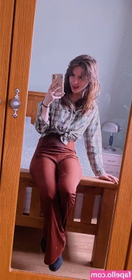 Laura Anne [ laura-anne ] - Big white feet