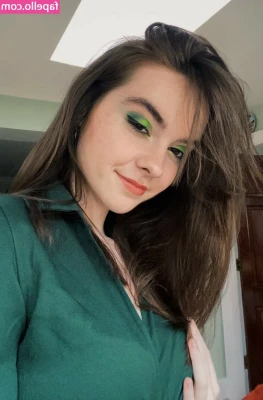 Laura Anne [ laura-anne ] - Looking like a slice of heaven   Soon cum