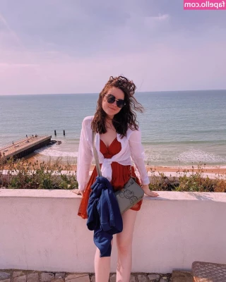 Laura Anne [ laura-anne ] - Nip slip