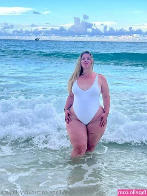 Curvy_Krysta [ curvy-krysta ] - & now suck my right nipples 👄