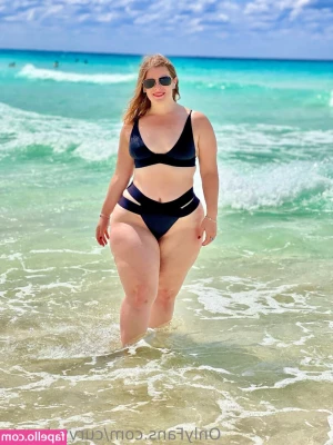 Curvy_Krysta [ curvy-krysta ] - You’re at the wrong end hehe