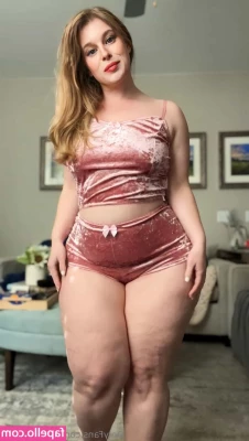 Curvy_Krysta [ curvy-krysta ] - Shower   fun  Message me to see more
