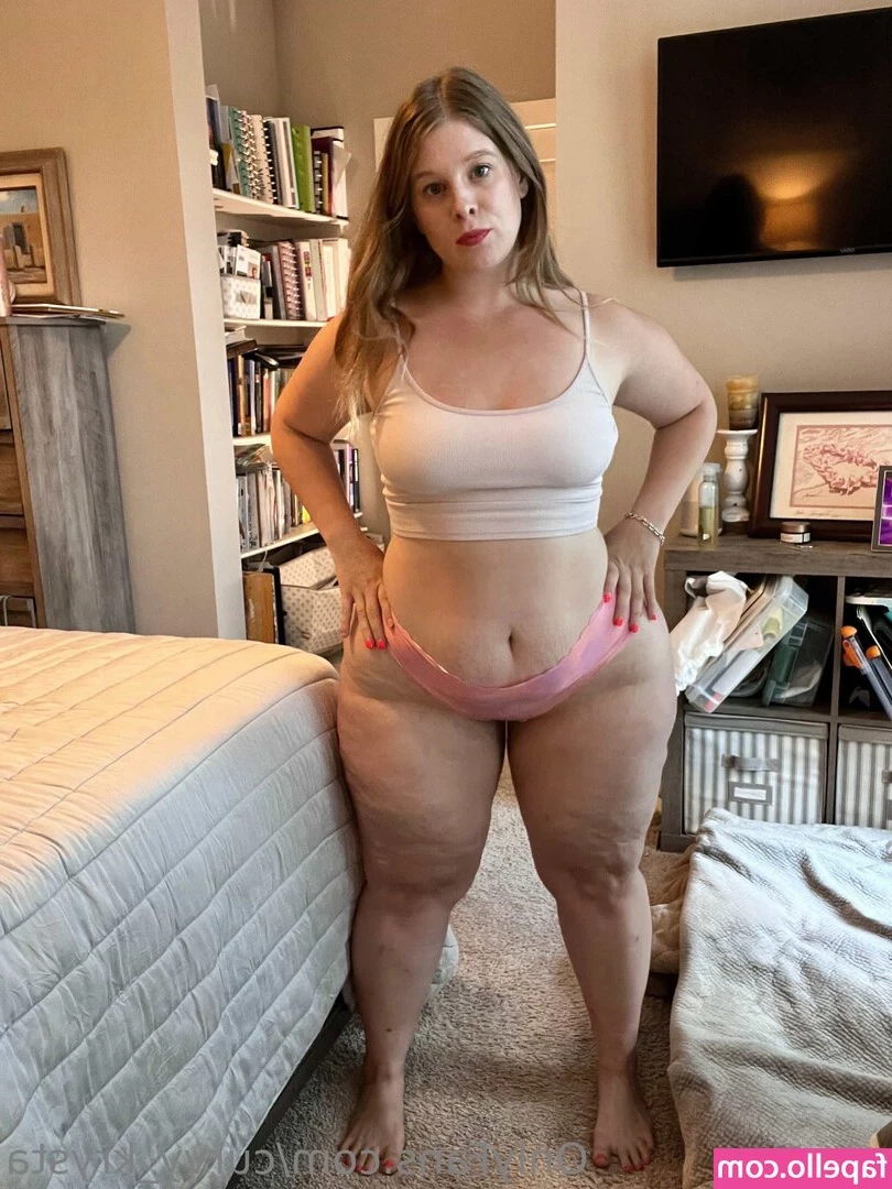 Curvy_Krysta [ curvy-krysta ] - I m live and wainting for someone to make undress  3  https