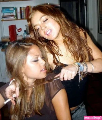 Vanessa Lachey [ vanessa-lachey ] - Non passi a vedere cosa sto combinando  Sto facendo la porcellina per