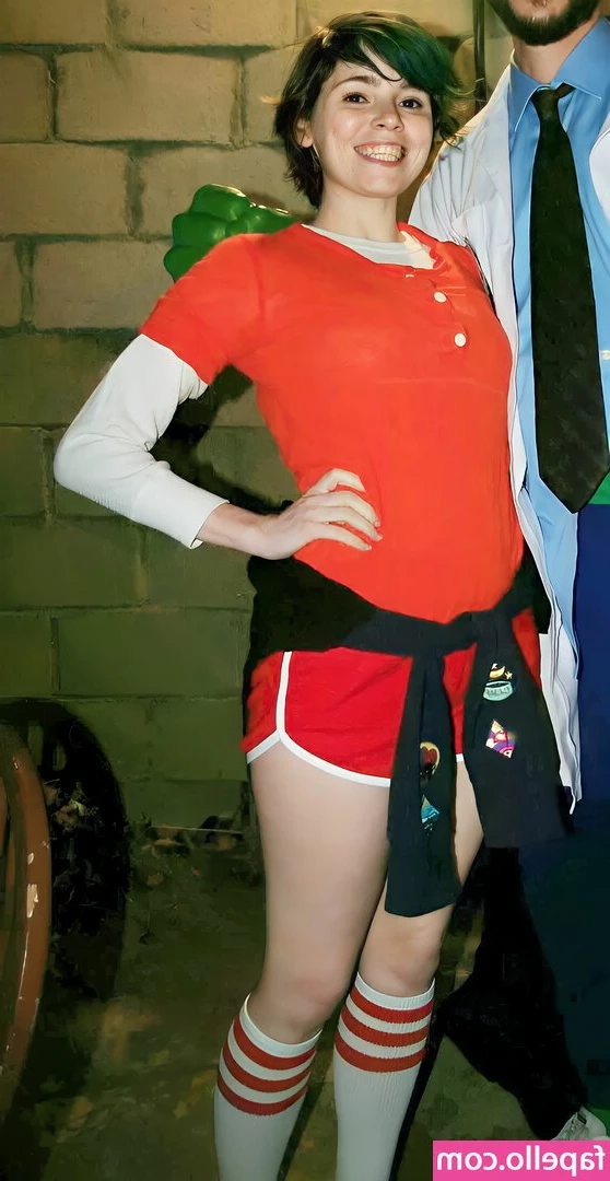 Amy Dallen [ amy-dallen ] - Swipe to see me strip   30 weeks pregnant