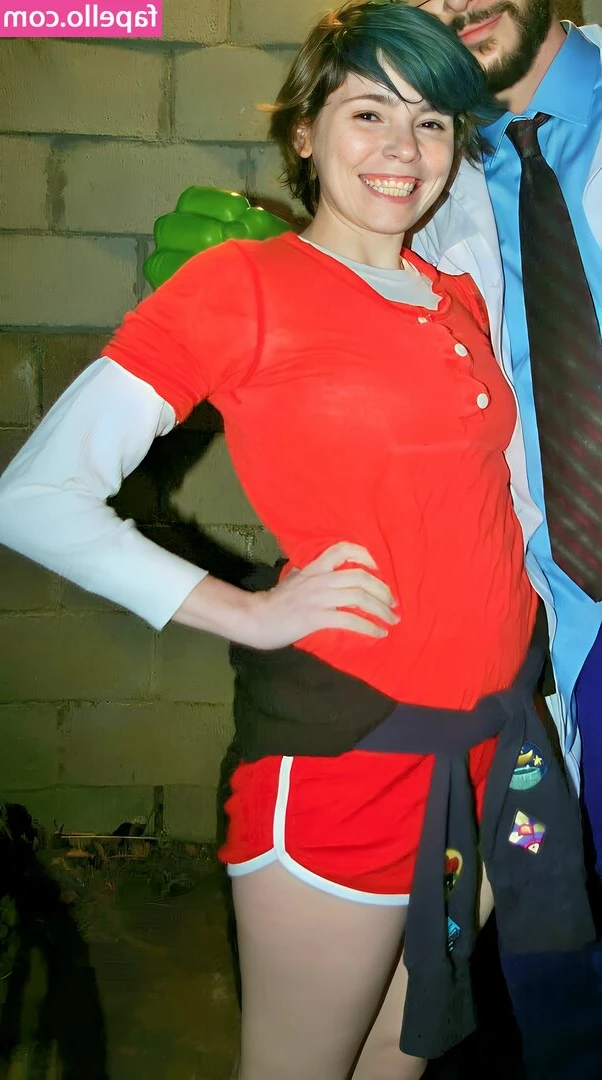 Amy Dallen [ amy-dallen ] - Warming up my 🍑 waiting for the next 🍆 to slide in to it...