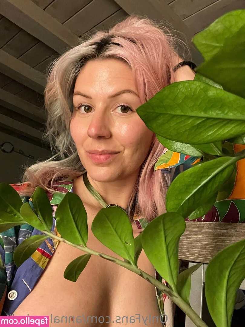 Annalee Belle [ annalee-belle ] - Going live again in a few minutes if you wish to join
