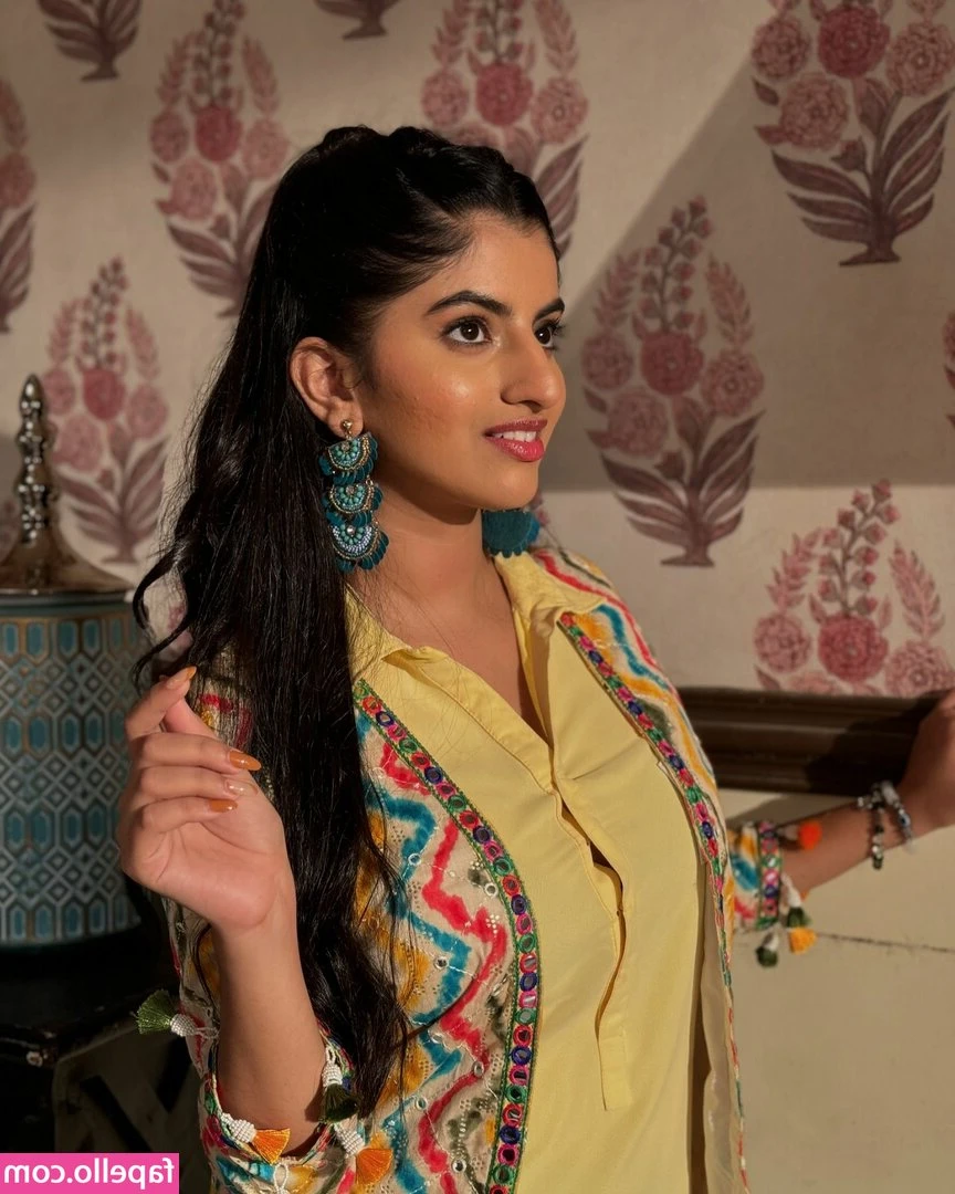 Sania Mistry [ sania-mistry ] - Striptease + Lotion + Big Naturals 🙃🧴🔥🔥🔥