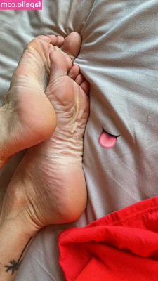 venusbloom - More over the shoulder to leave you weak for my huge feet