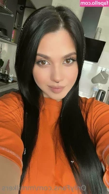 mmilkers - Some quick selfies while I wait for my husband to take this off