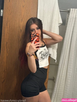 luweazl - 1st of the month means HOT pussy pics 😈